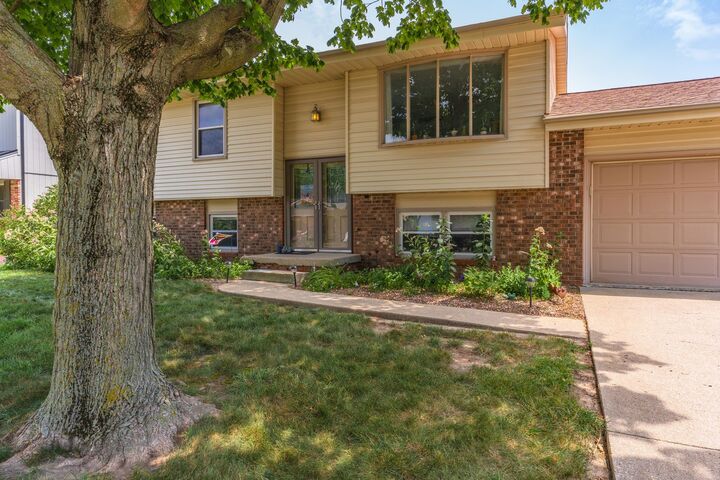 Property Photo:  304 S Evergreen Lane  IL 61704 