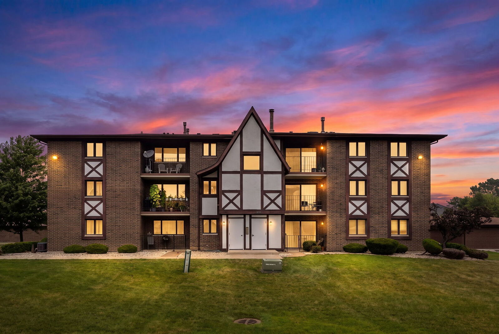 Property Photo: 10511 S Roberts Road 2A IL 60465