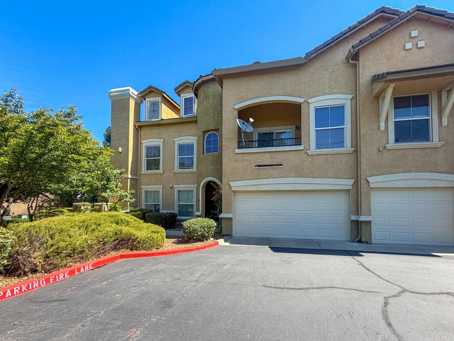 Property Photo: 5350 Dunlay Drive 3114 CA 95835