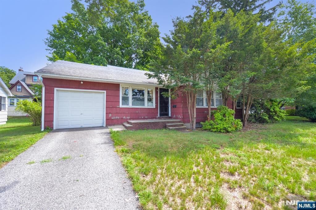 Property Photo:  6 Central Avenue  NJ 07627 