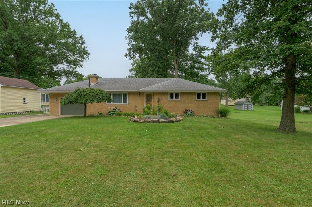 Property Photo: 5085 E Rockwell Road OH 44515