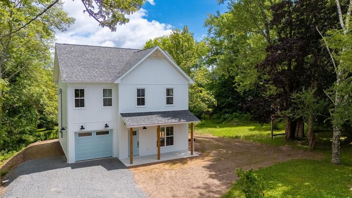 Property Photo: 496 Highland Avenue NS B0N 2T0
