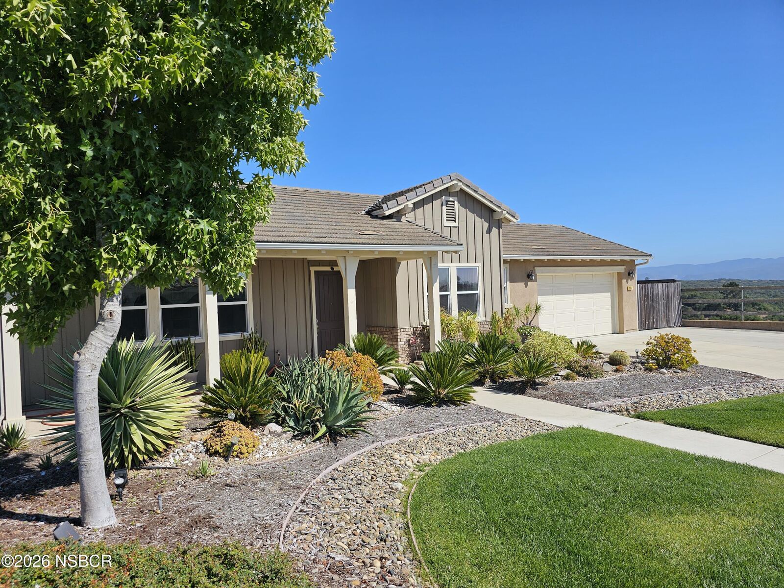Property Photo: 294 Burnham Court CA 93436