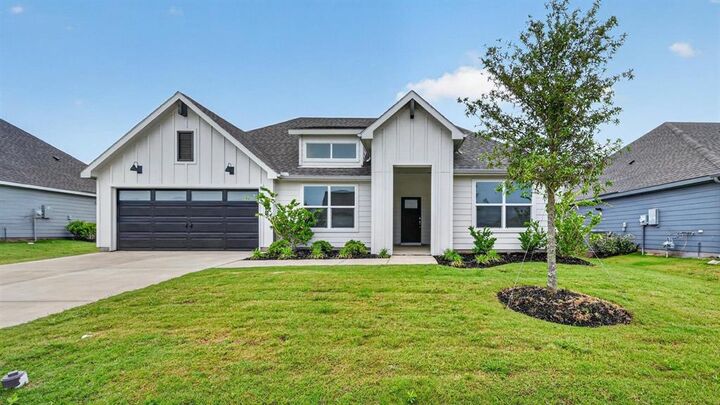 Property Photo:  213 Sandstone Circle  TX 76048 