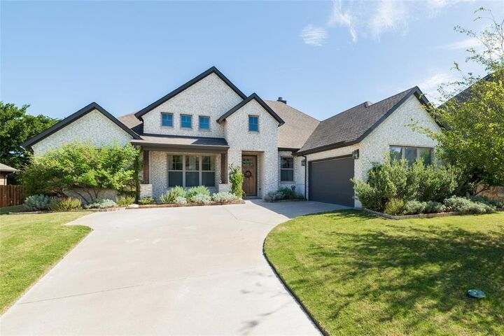 Property Photo:  217 Hillstone Drive  TX 76065 