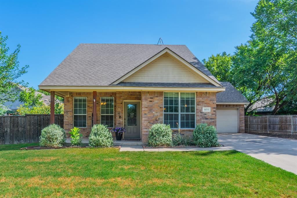 Property Photo: 403 Summer Tree Lane TX 76082