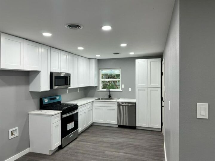 Property Photo: 2710 Roberts Circle TX 76010