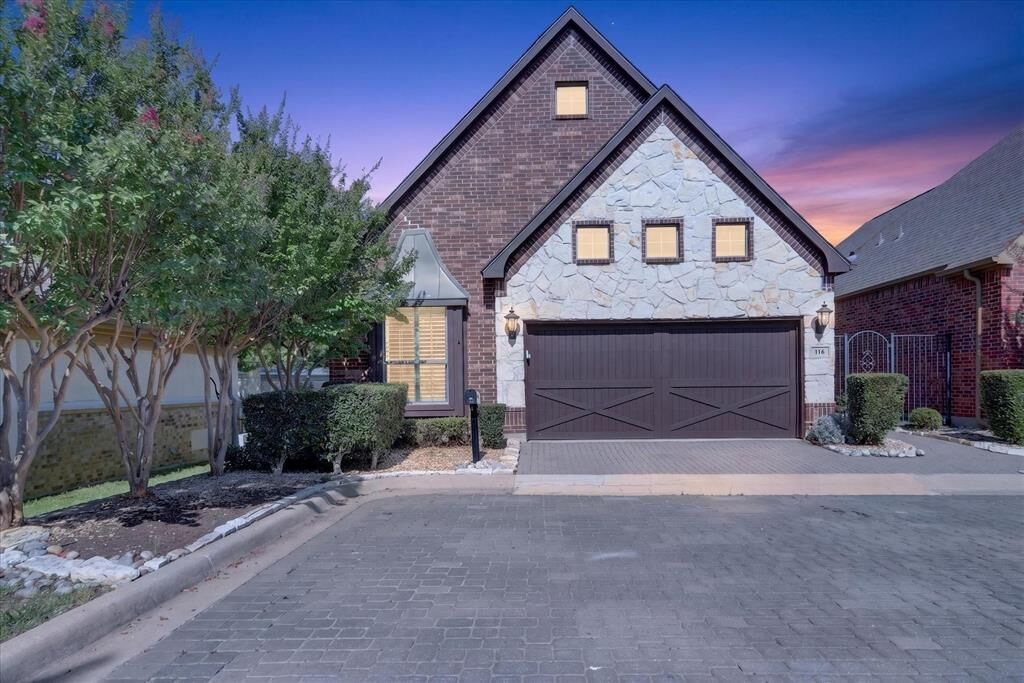 Property Photo: 116 Dalton Street TX 76248