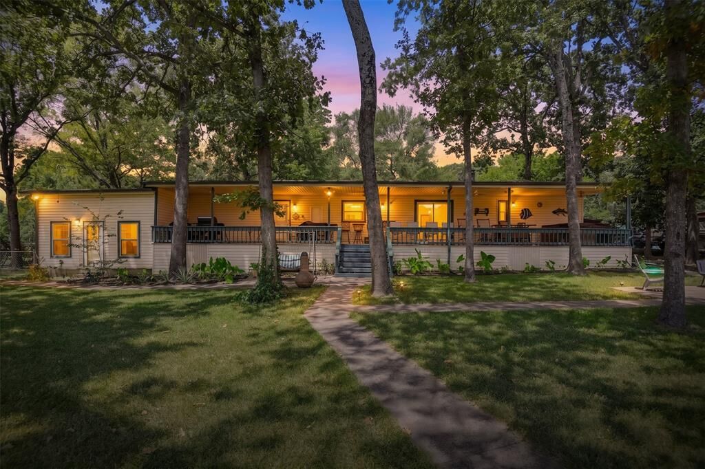 Property Photo: 182 Indian Gap Road TX 75156