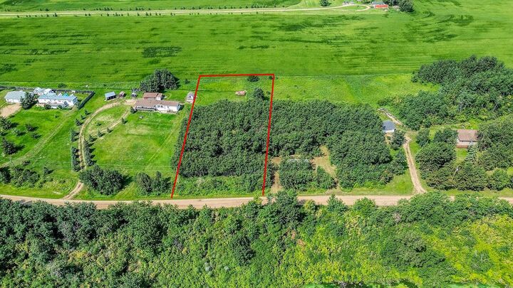Property Photo:  44101 Range Road 214  AB T0B 1M0 