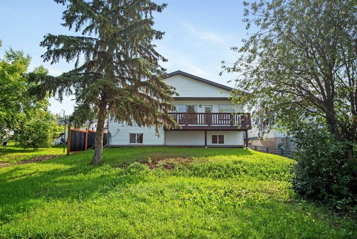 Property Photo: 209 First Avenue S AB T0M 2B0