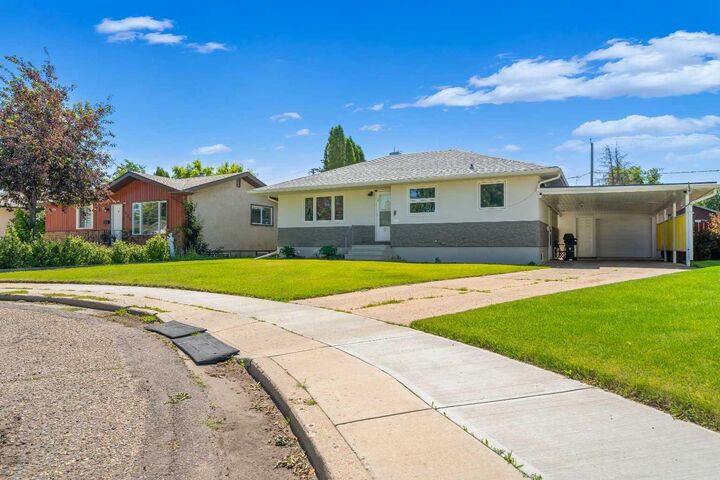 Property Photo: 131 Mitchell Crescent NW AB T1A 6V3