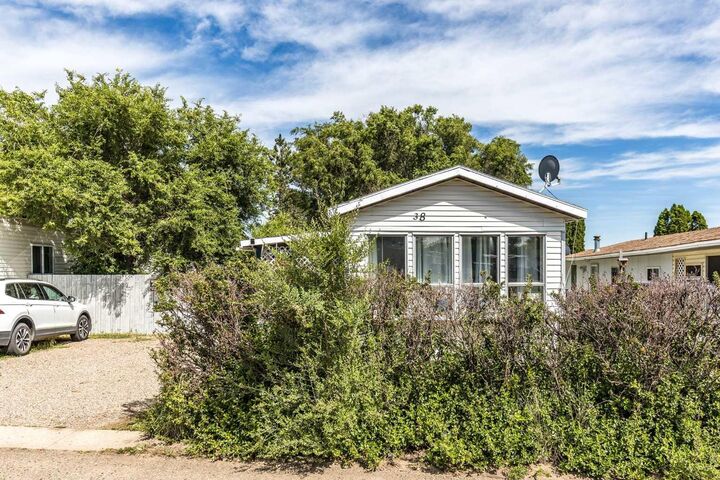 Property Photo:  612 20 Street NE 38  AB T1C 1H5 
