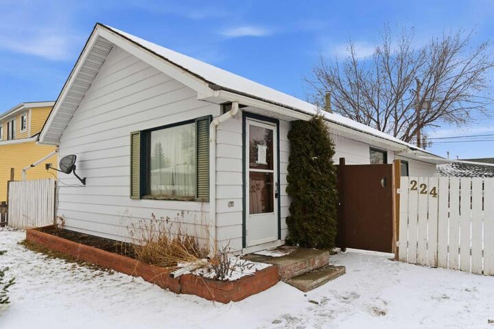 Property Photo: 224 1 Street S AB T0L 2B0