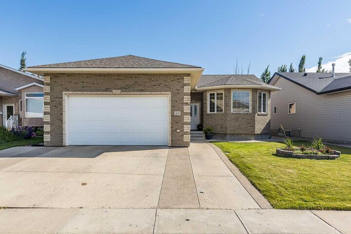 Property Photo:  213 Sunrise Circle SW  AB T1B 4N9 