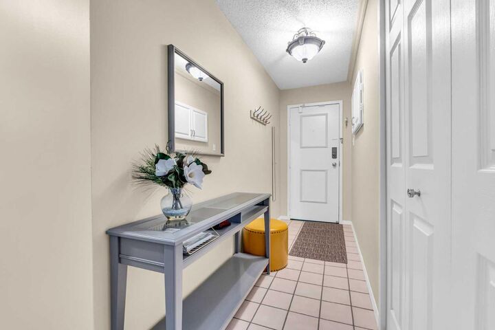 Property Photo: 723 57 Avenue SW 428 AB T2V 4Z3