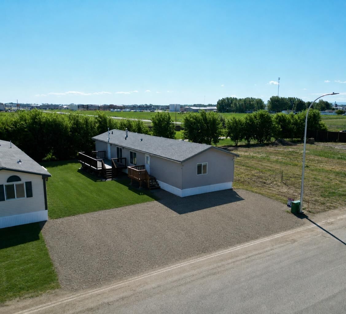 Property Photo: 11001 103 Street AB T0H 2H0