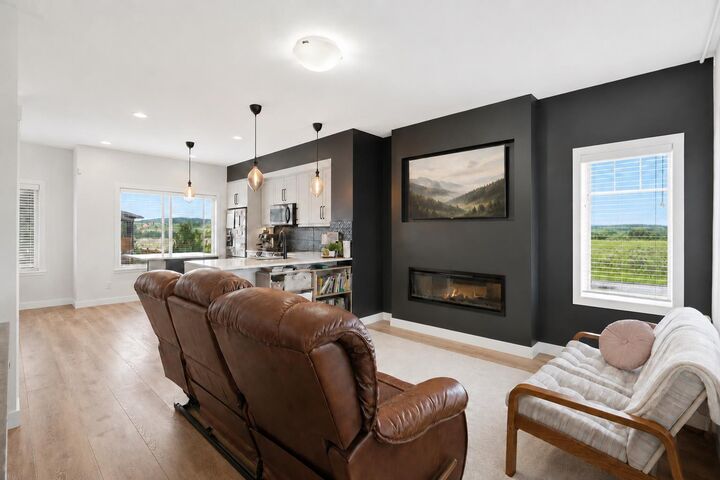 Property Photo: 32 Horseshoe Crescent 1801 AB T4C 2P4