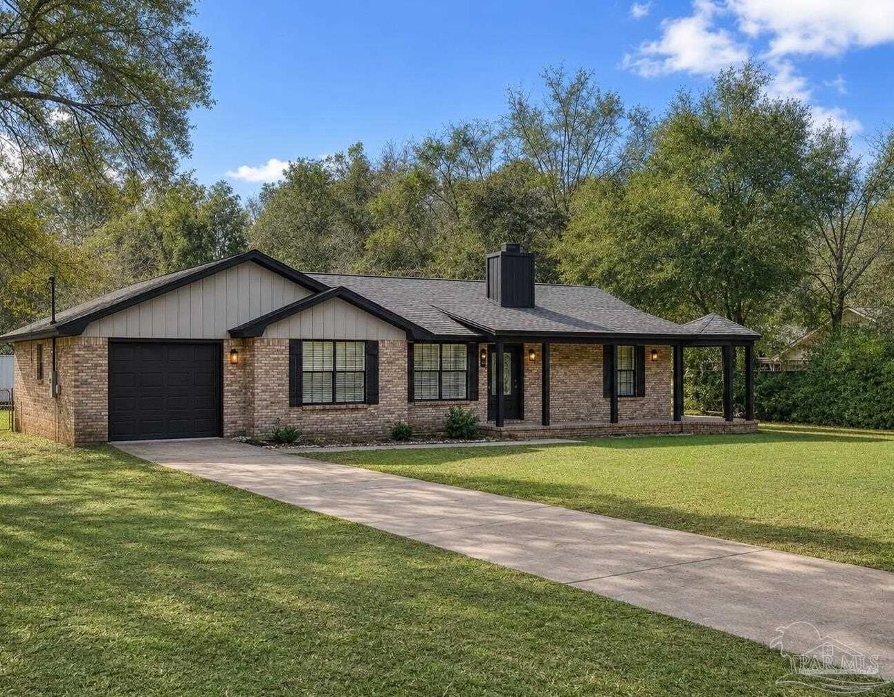 Property Photo: 5279 Willard Norris Rd FL 32570