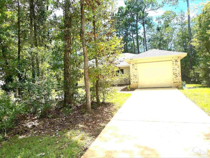 Property Photo: 4571 Sunlight Cir FL 32583
