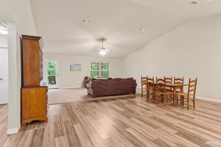 Property Photo: 4571 Sunlight Cir FL 32583
