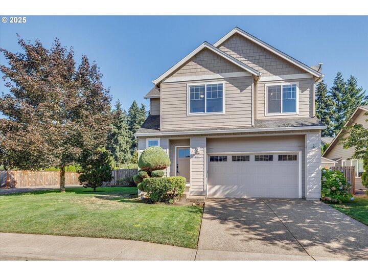 Property Photo:  1422 NE 18th Pl  OR 97013 
