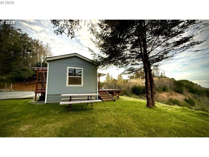 Property Photo:  94255 Seaview Ln  OR 97444 