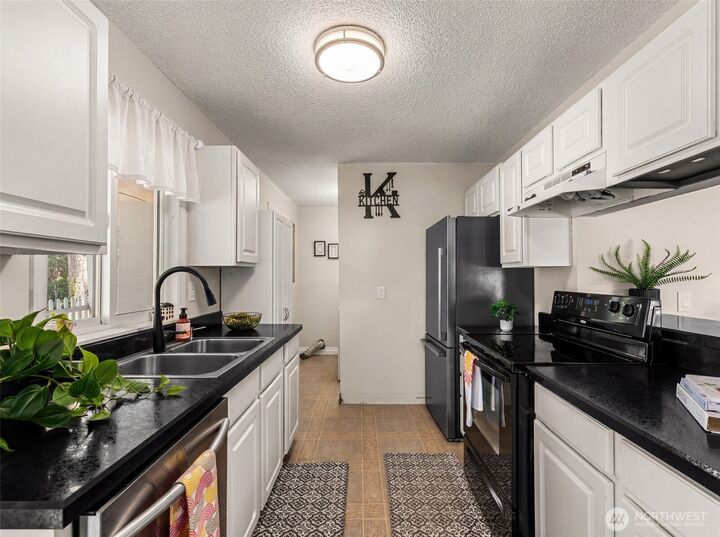 Property Photo:  593  Rolfs Place  WA 98802 