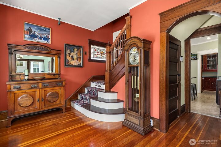 Property Photo: 2415 Rucker Ave WA 98201