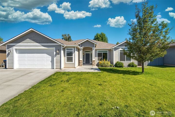 Property Photo:  886  Boulder Street  WA 99362 
