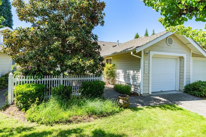 Property Photo: 4304 S 220th Place WA 98032