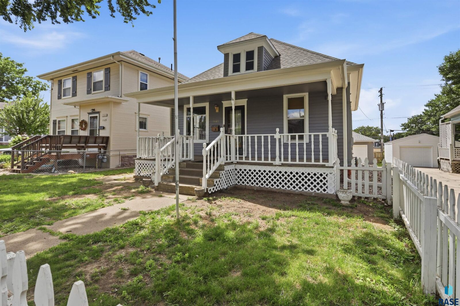 Property Photo: 1121 S Dakota Ave SD 57105