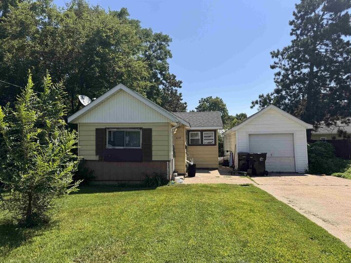 Property Photo:  525 Hackett Street  WI 53511 