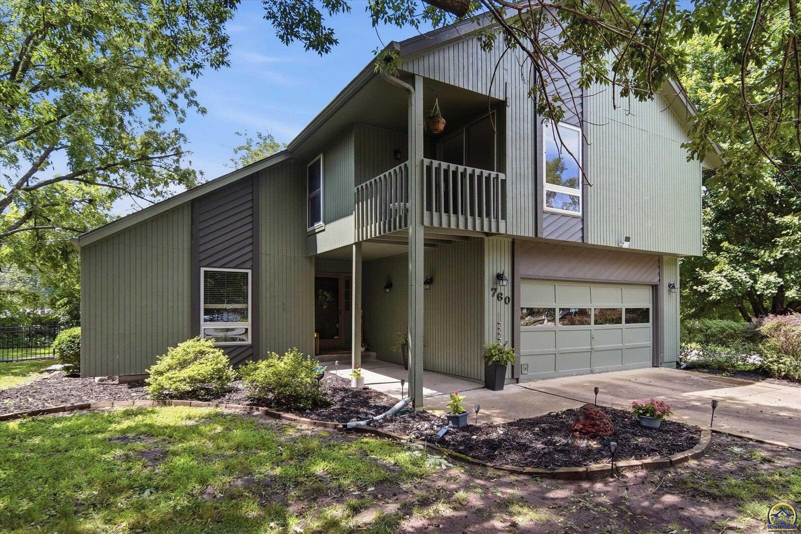 Property Photo:  760 SW Prairie Ct  KS 66606 