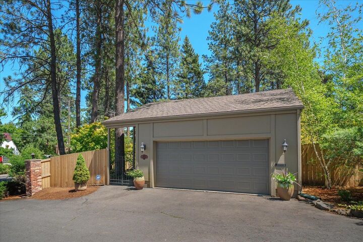 Property Photo:  2903 S Howard St  WA 99203 