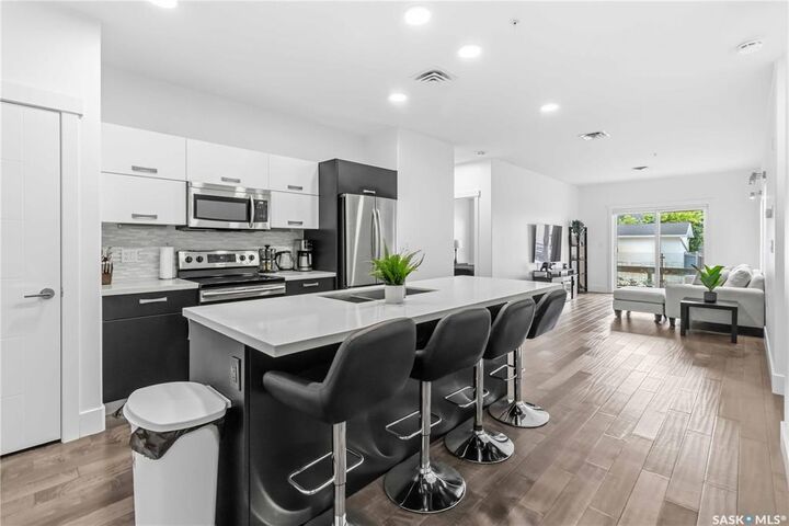Property Photo: 1010 Main Street 104 SK S7H 0K7