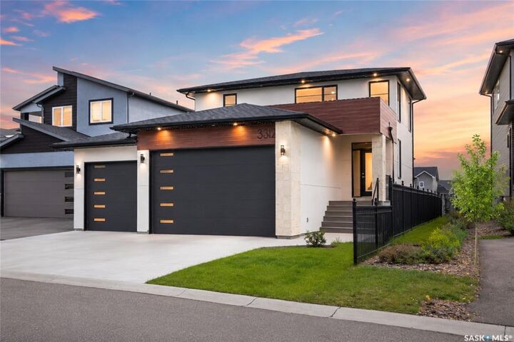 Property Photo:  3312 Crosbie Crescent  SK S4V 3S4 