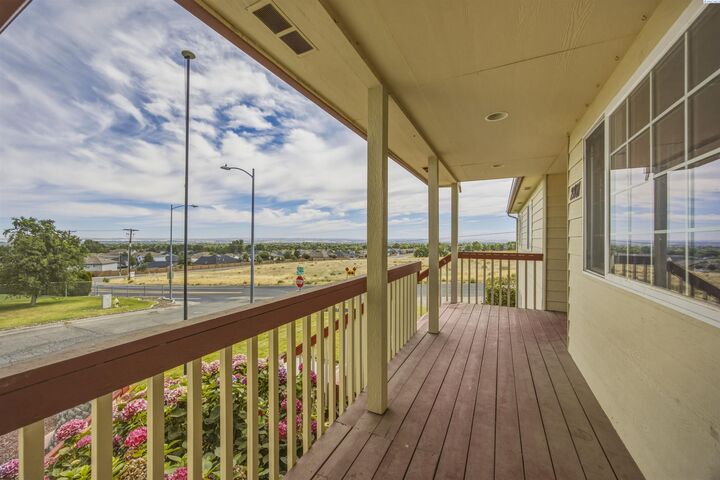 Property Photo:  2801 W 46th Ave  WA 99337 