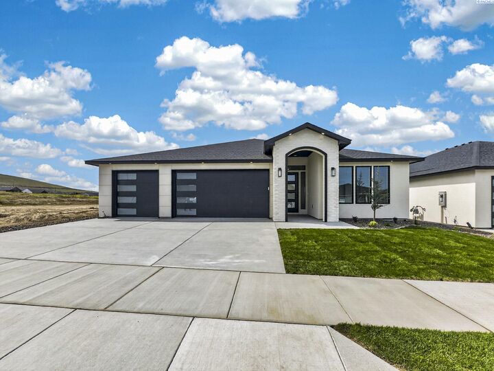 Property Photo: 2919 Meadowlark Ave WA 99352