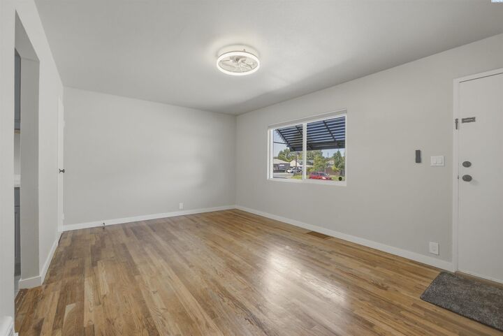 Property Photo:  1908 Everest Ave  WA 99354 