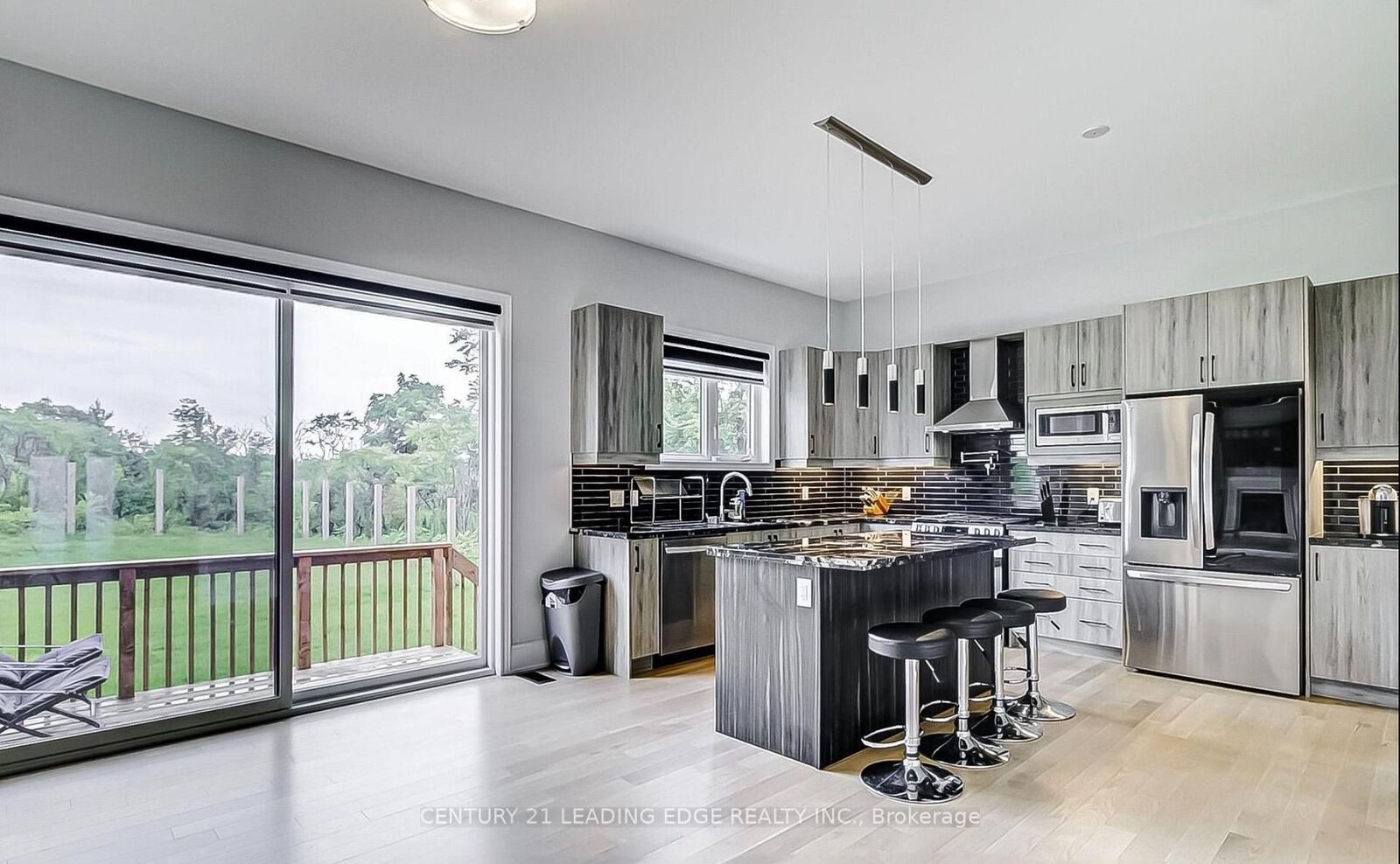 Property Photo:  37 Woodhaven Avenue  ON L4G 3Y1 