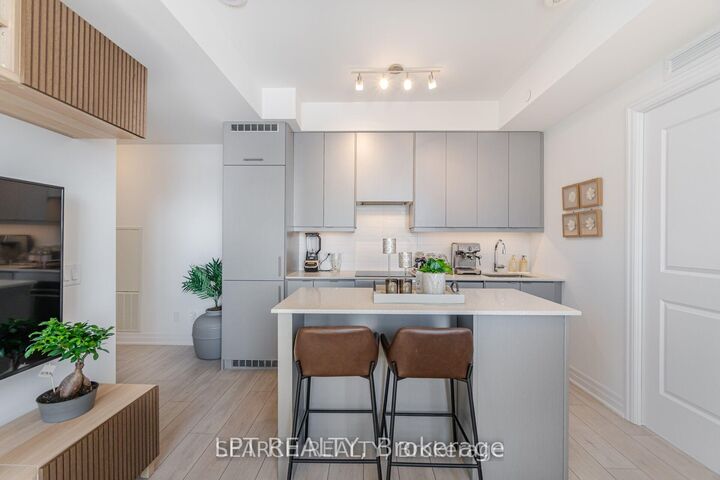Property Photo:  30 Elm Drive W 1708  ON L5B 0N6 