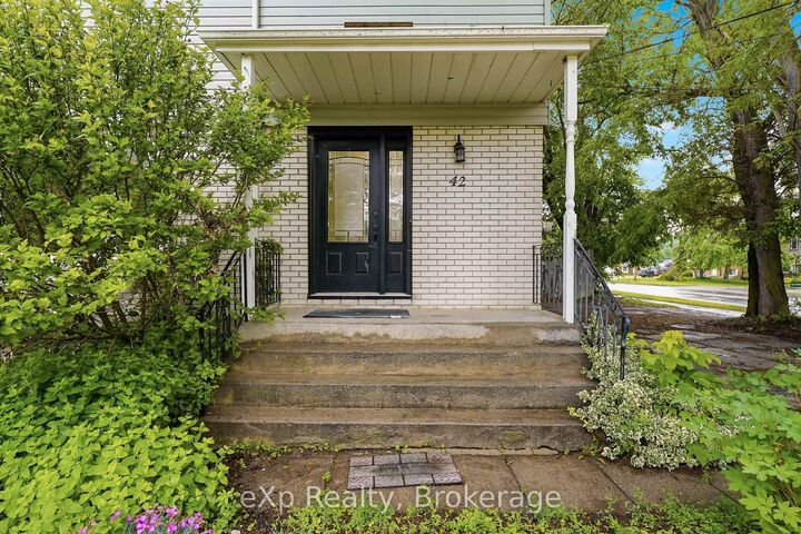 Property Photo:  42 Rosewood Avenue  ON K8N 4E9 