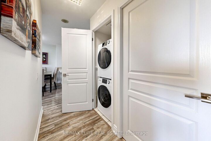 Property Photo: 9 Northern Heights Drive 1205 ON L4B 4M5