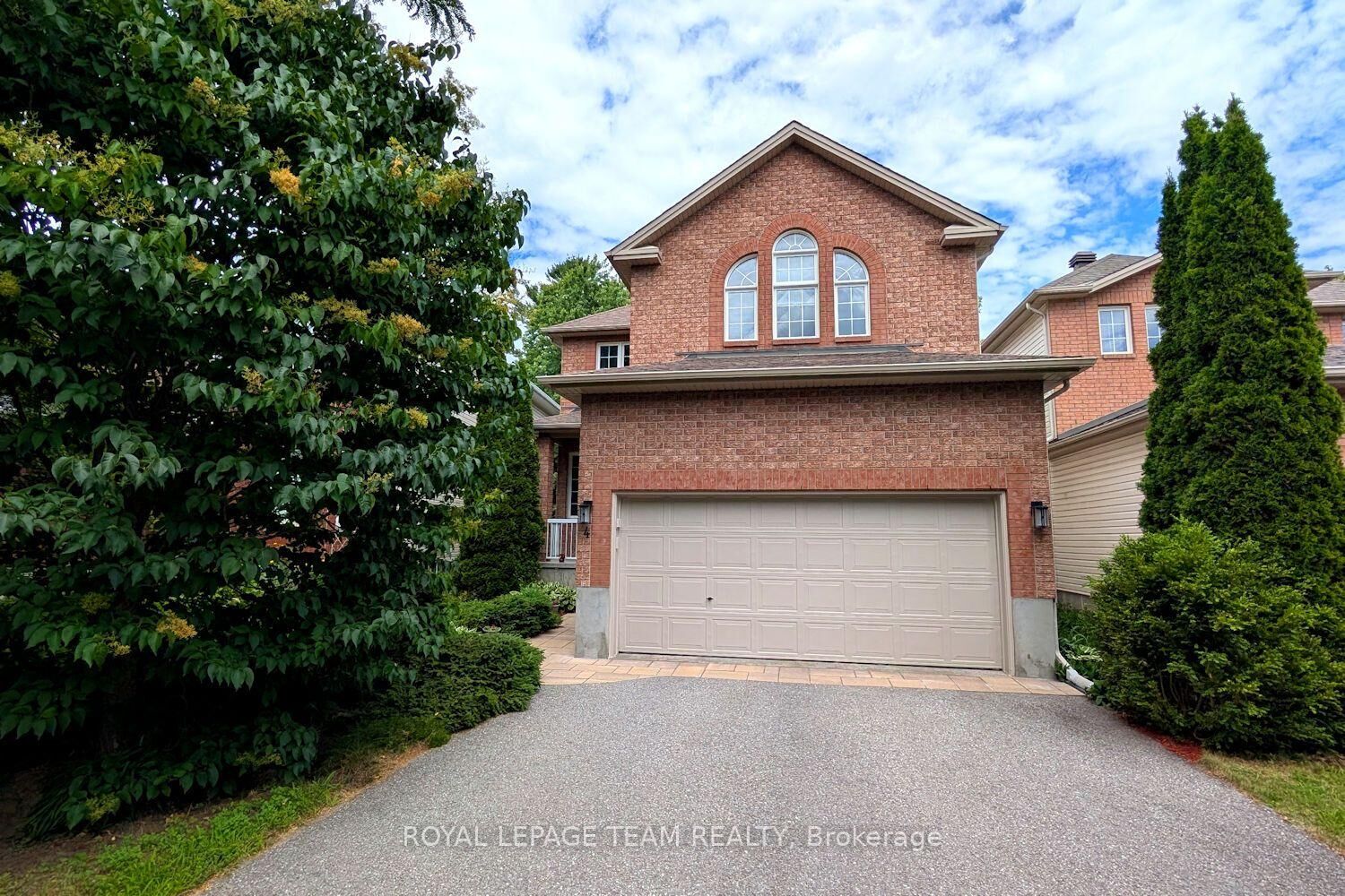 Property Photo: 4 Keno Way ON K2T 1H4