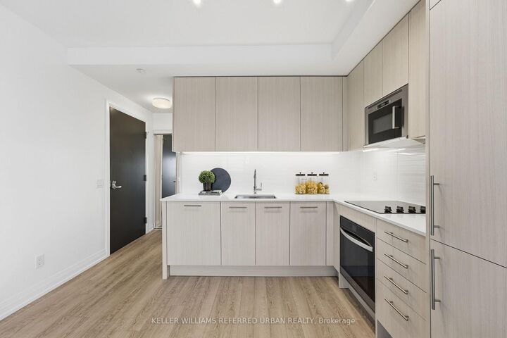 Property Photo:  286 Main Street 1702  ON M4C 4X4 