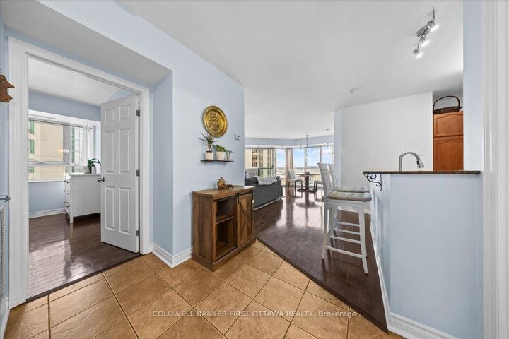 Property Photo: 445 Laurier Avenue W 1401 ON K1N 6R4
