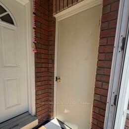 Property Photo: 5243 Heatherleigh Avenue ON L5V 2A1