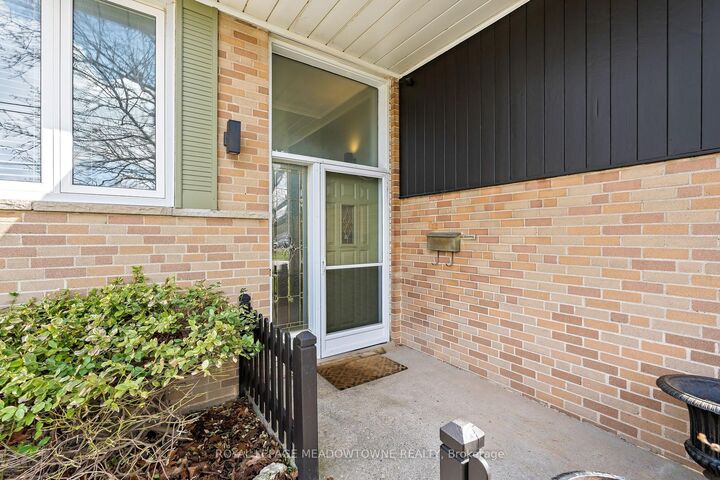 Property Photo: 456 Delrex Boulevard ON L7G 4J2