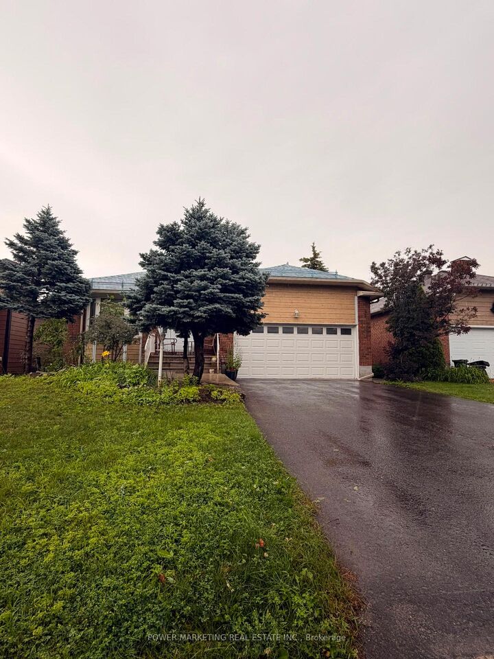 Property Photo: 52 Jarlan Terrace ON K2L 3L3